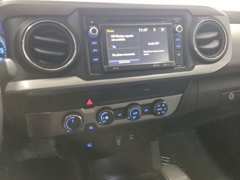 Certified 2019 Toyota Tacoma SR5 AWD/4WD image 30