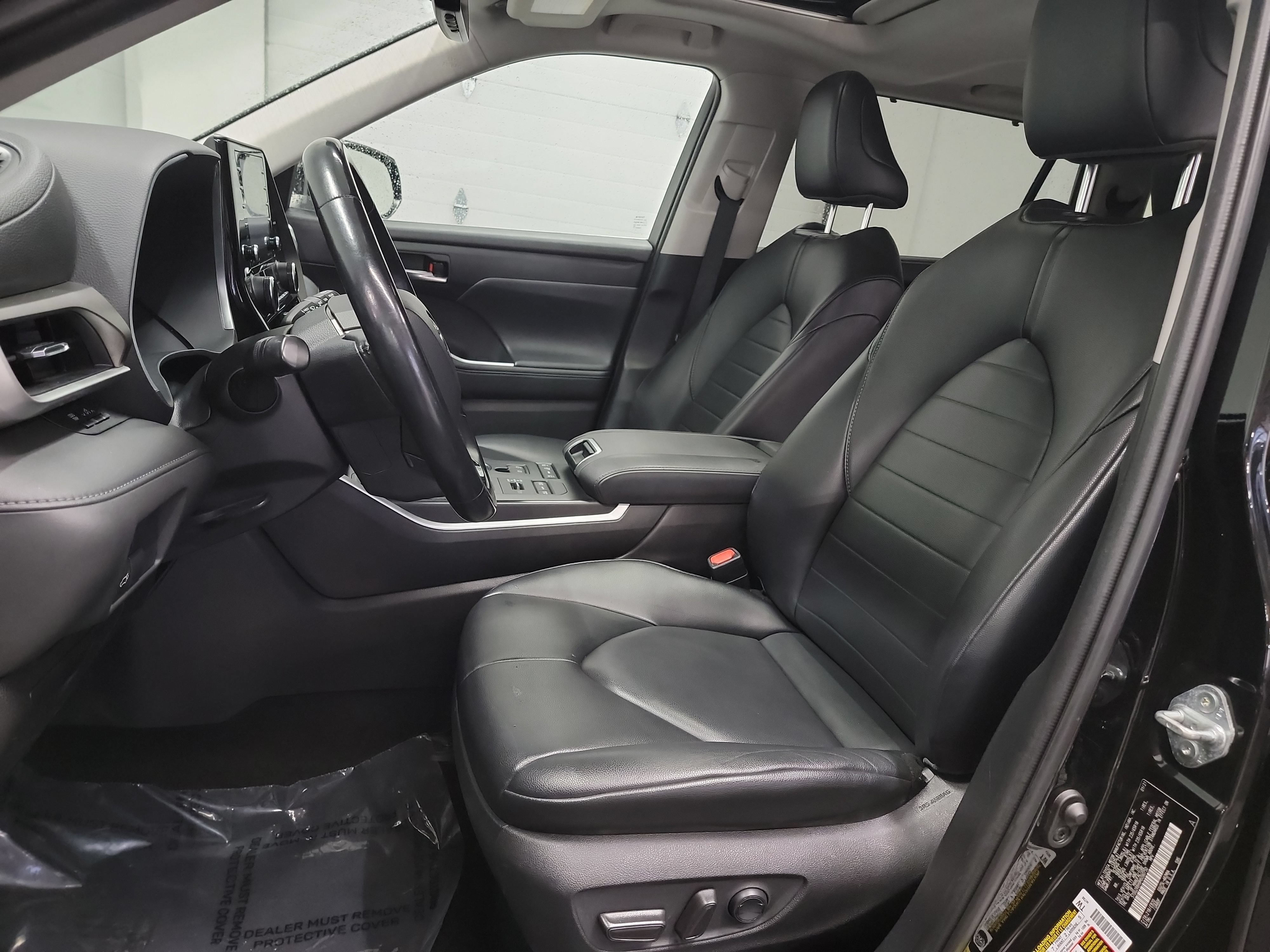 Used 2021 Toyota Highlander XLE AWD/4WD image 12