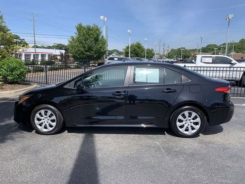 Used 2026 Toyota Corolla LE FWD image 5