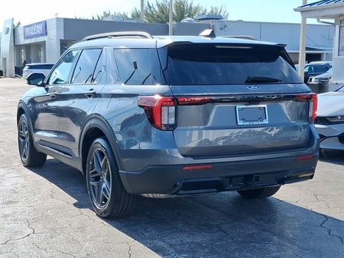 Used 2025 Ford Explorer ST-Line w/ Premium Package RWD image 3