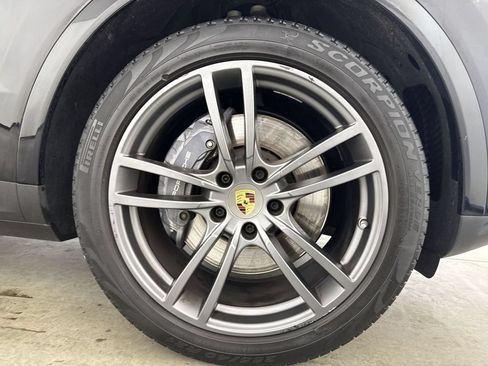 Certified 2022 Porsche Cayenne Coupe AWD/4WD image 16