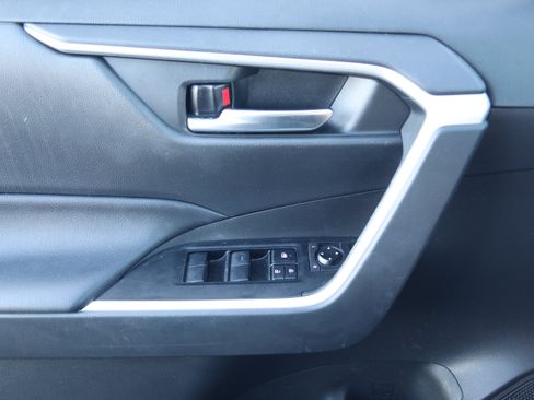 Used 2021 Toyota RAV4 XLE w/ Convenience Package AWD/4WD image 12