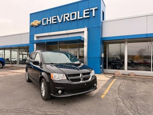 Used 2019 Dodge Grand Caravan SXT image 1
