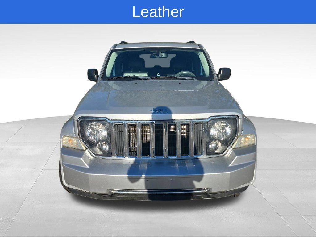 Used 2012 Jeep Liberty Limited Jet w/ Comfort/Convenience Group AWD/4WD image 2
