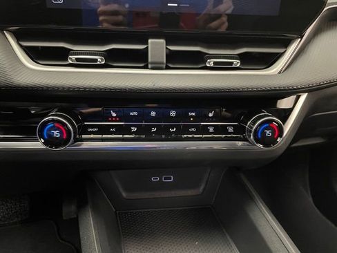 New 2026 Chevrolet Equinox LT w/ Convenience Package II AWD/4WD image 7
