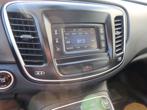 Used 2016 Chrysler 200 Limited w/ Convenience Group image 13