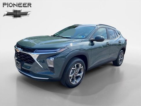 New 2026 Chevrolet Trax LT w/ LT Convenience Package FWD image 1