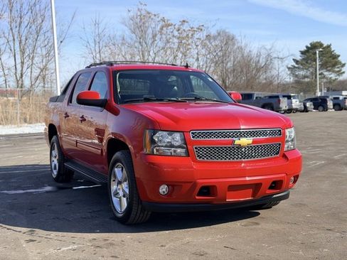 Used 2012 Chevrolet Avalanche LT image 3