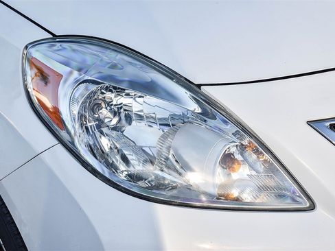 Used 2012 Nissan Versa SL image 8