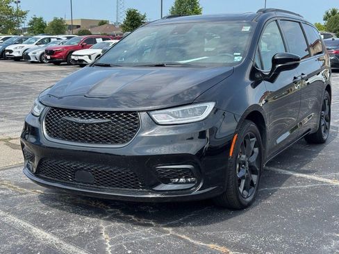 Used 2025 Chrysler Pacifica Limited FWD image 8