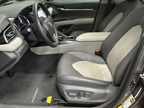 Used 2020 Toyota Camry XLE image 20