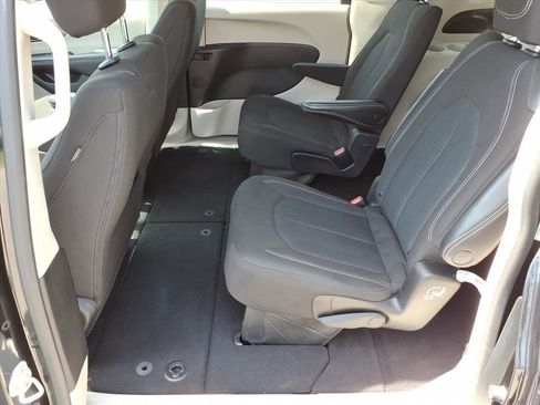 Used 2023 Chrysler Voyager LX FWD image 12