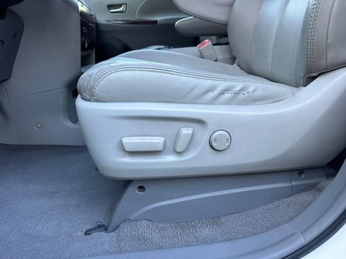 Used 2011 Toyota Sienna XLE w/ XLE Navigation Pkg FWD image 23