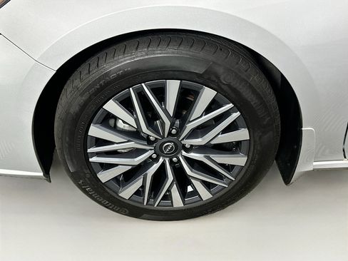Used 2023 Nissan Altima 2.5 SV FWD image 11