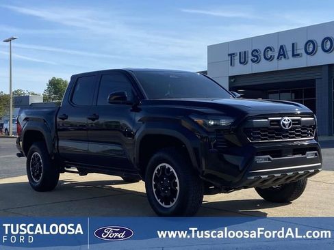 Used 2025 Toyota Tacoma TRD Off-Road AWD/4WD image 1