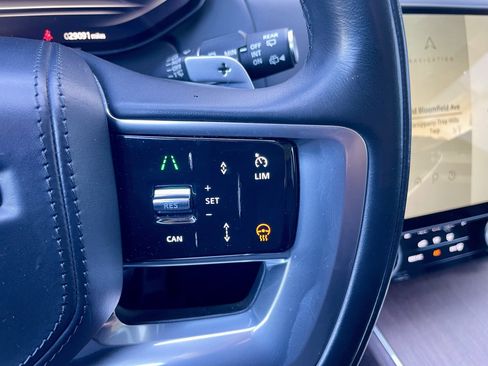 Used 2023 Land Rover Range Rover SE image 23