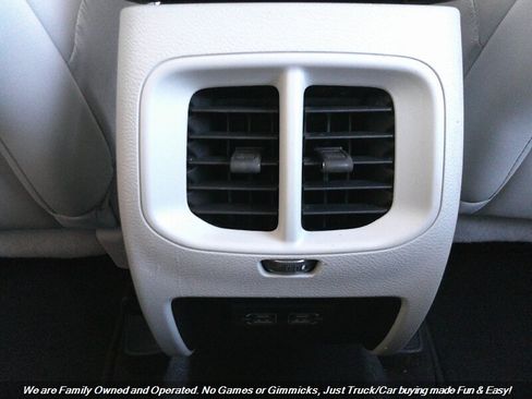 Used 2021 Jeep Cherokee Latitude Plus image 32