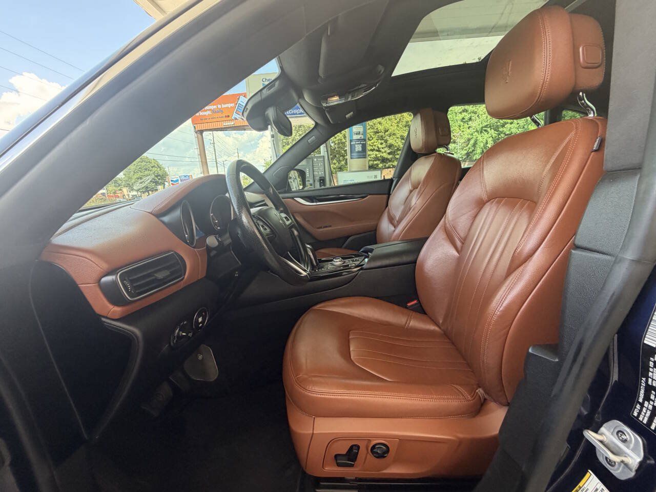 Used 2020 Maserati Levante AWD/4WD image 4