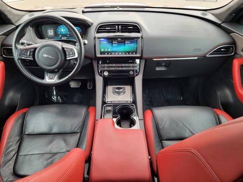 Used 2017 Jaguar F-PACE S image 10