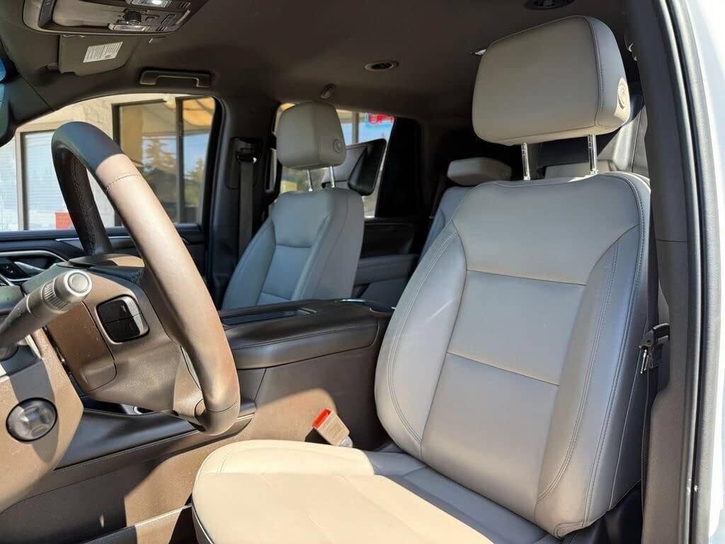 Used 2021 Chevrolet Tahoe Z71 w/ Luxury Package AWD/4WD image 24