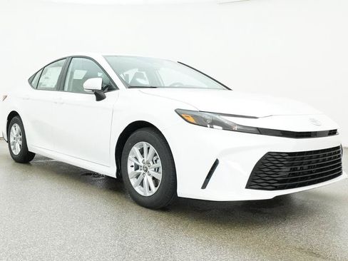 Used 2026 Toyota Camry LE FWD image 32
