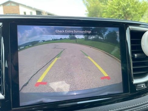 Used 2023 Chrysler Pacifica Limited FWD image 11
