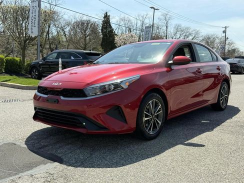 Certified 2023 Kia Forte LXS image 1