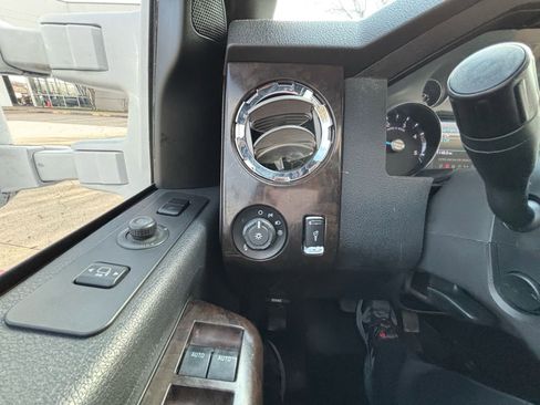 Used 2016 Ford F250 Platinum w/ FX4 Off-Road Package image 29