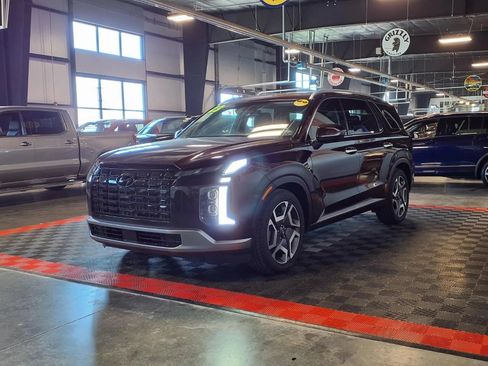 Used 2023 Hyundai Palisade SEL AWD/4WD image 3