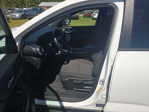 Used 2025 Chevrolet Equinox LT image 9