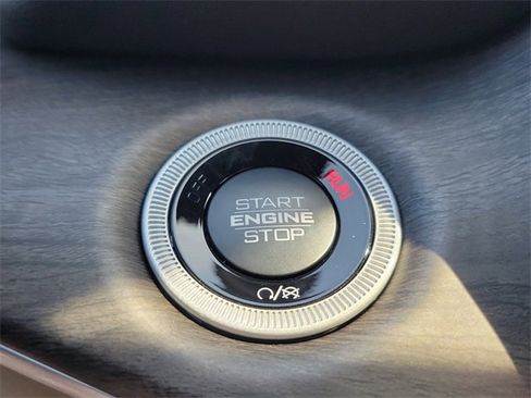 New 2025 Jeep Grand Cherokee L Limited w/ Luxury Tech Group II image 29