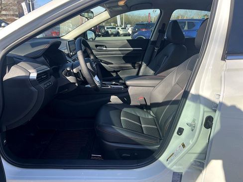 New 2025 Nissan Altima 2.5 SR image 11