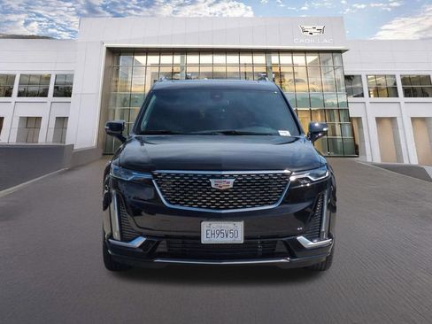 Used 2025 Cadillac XT6 Premium Luxury FWD image 2