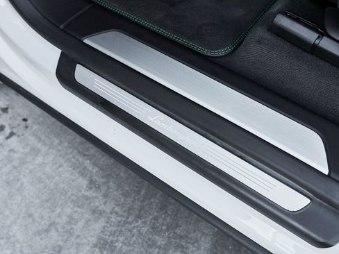 Used 2021 Lamborghini Urus image 32