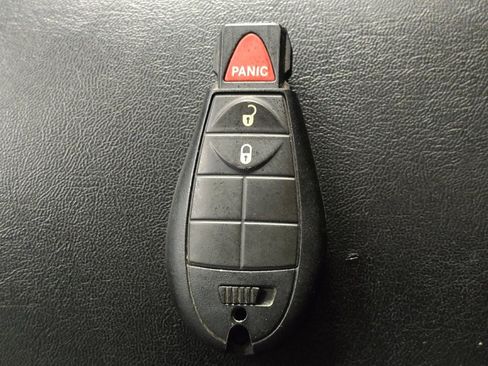 Used 2018 Jeep Cherokee Latitude w/ Altitude Package image 32