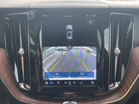 Certified 2023 Volvo XC60 B5 Ultimate w/ Climate Package image 29