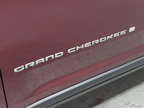 Used 2025 Jeep Grand Cherokee L Limited image 13