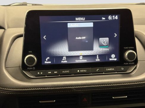 Used 2025 Nissan Rogue SV FWD image 17