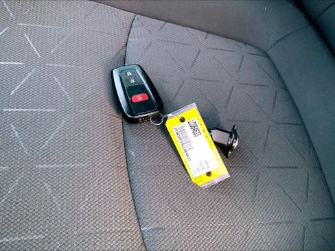 Used 2020 Toyota RAV4 XLE image 14