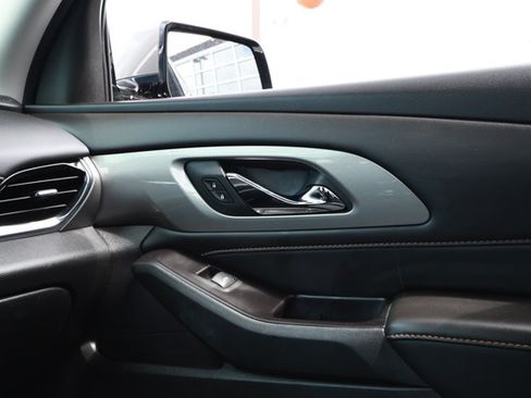 Used 2018 Chevrolet Traverse LT FWD image 26