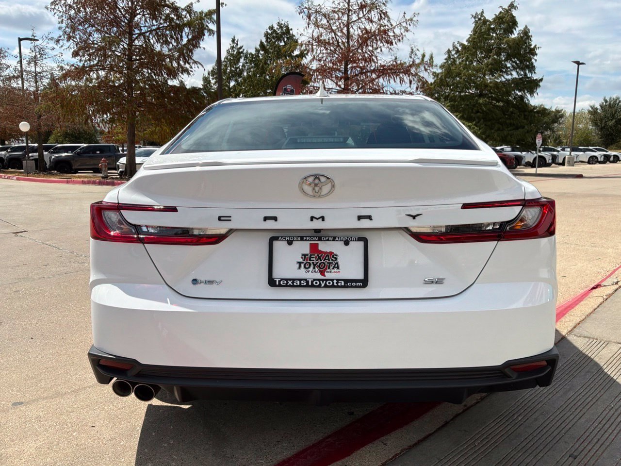 Used 2026 Toyota Camry SE FWD image 7