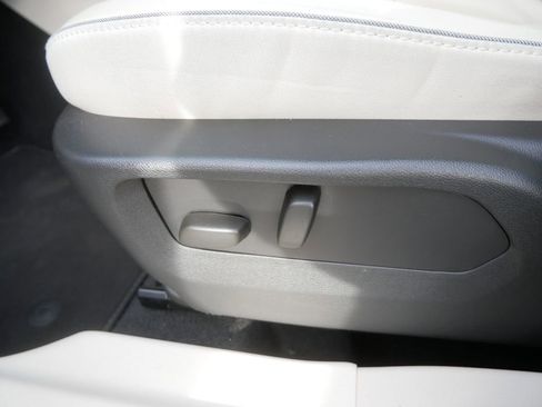 Used 2023 Buick Envision Essence AWD/4WD image 15