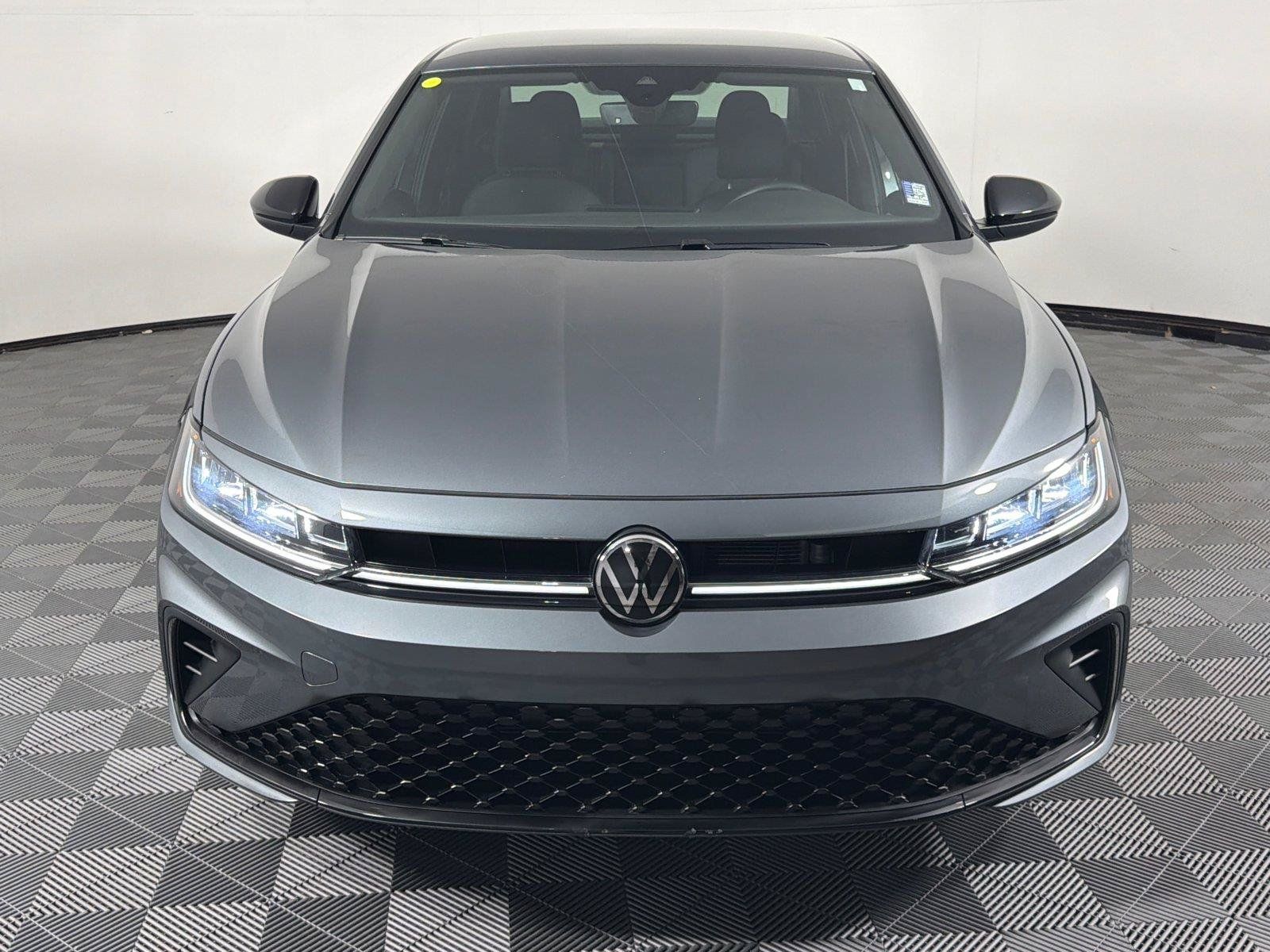 Used 2025 Volkswagen Jetta Sport FWD image 2
