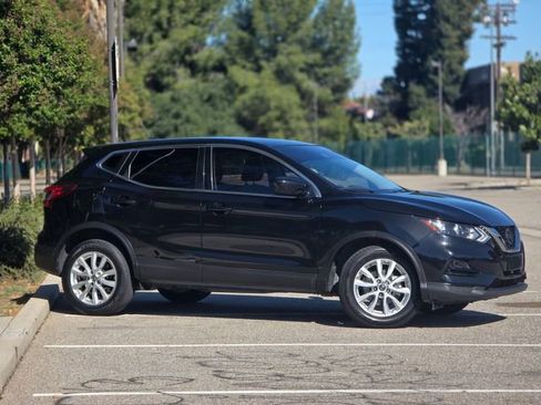 Used 2021 Nissan Rogue Sport S image 6