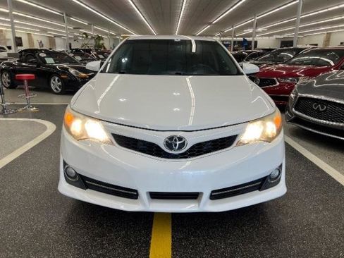 Used 2014 Toyota Camry SE FWD image 2