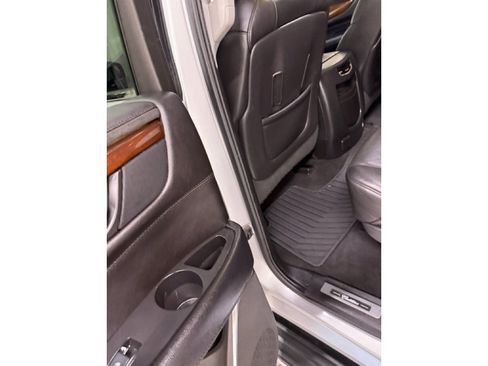 Used 2017 Cadillac Escalade Luxury AWD/4WD image 18