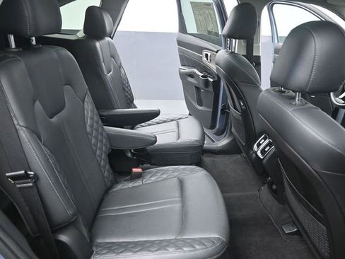 Used 2022 Kia Sorento SX Prestige image 24