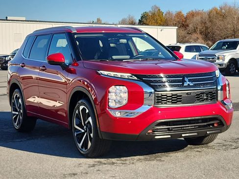 Used 2024 Mitsubishi Outlander SEL image 3