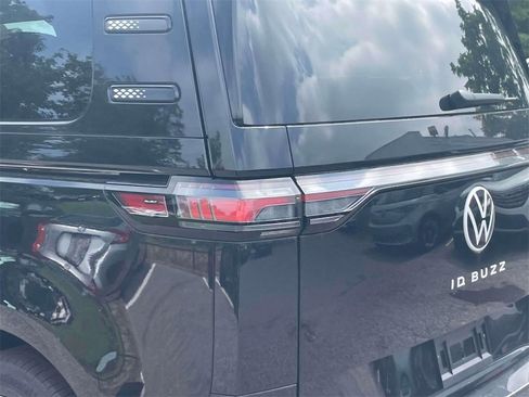 New 2025 Volkswagen ID. Buzz Pro S image 11