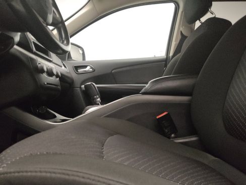 Used 2020 Dodge Journey SE w/ SE Popular Equipment Group FWD image 17